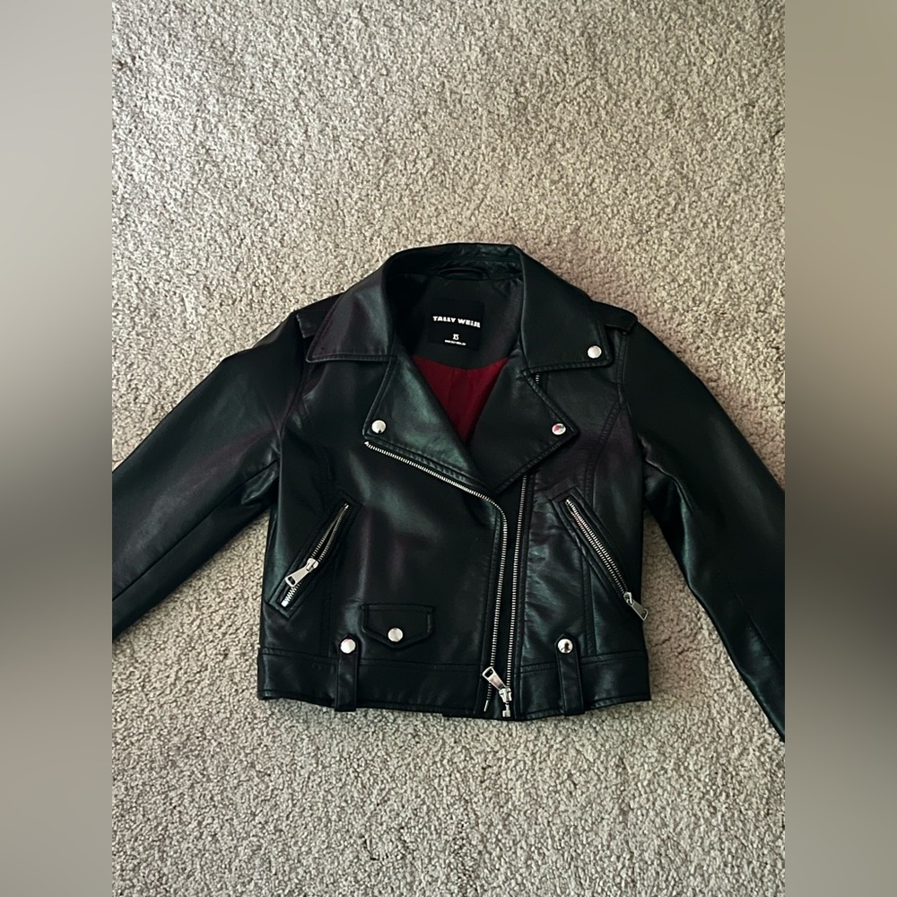 Cropped leather jacket